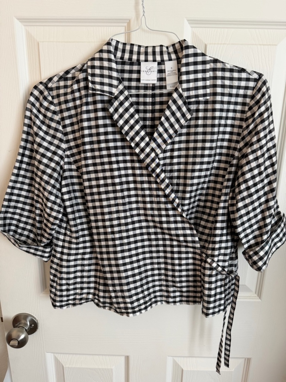 Emma James by Liz Claiborne Black & White Gingham Wrap Blouse. Size 8